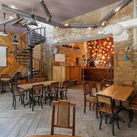 Hostel Ruin Bar Party Budapesta
