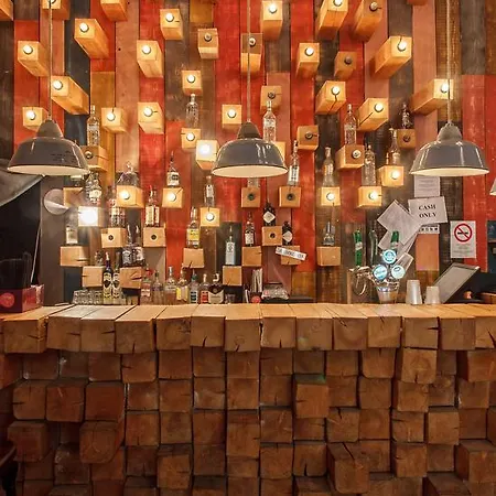 Ruin Bar Party אכסניה