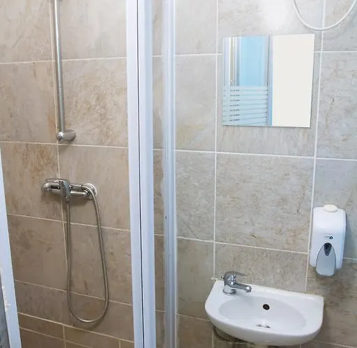 Hostel Ruin Bar Party