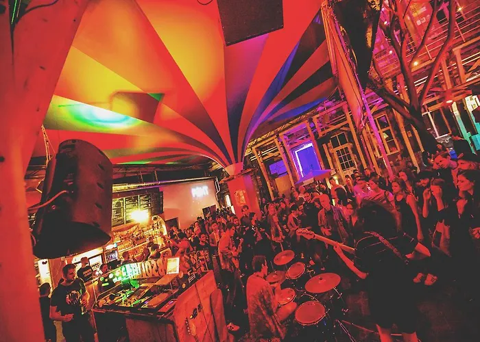 Hostel Ruin Bar Party